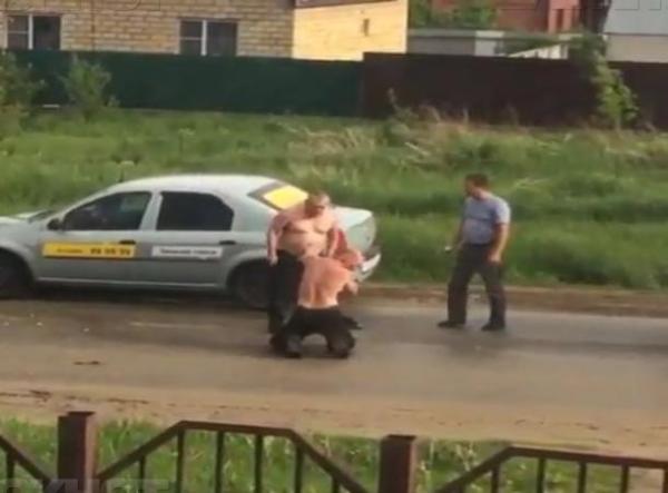 На Ставрополье водитель такси избил ногами своего пассажира